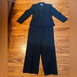 Women’s Calvin Klein suit 12P